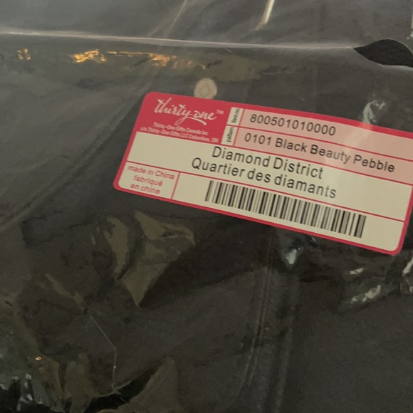 Diamond District - Black Beauty Pebble - Picture 3 of 3